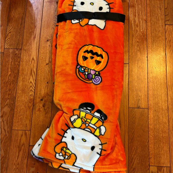 Hello Kitty Blanket - Picture 2 of 3